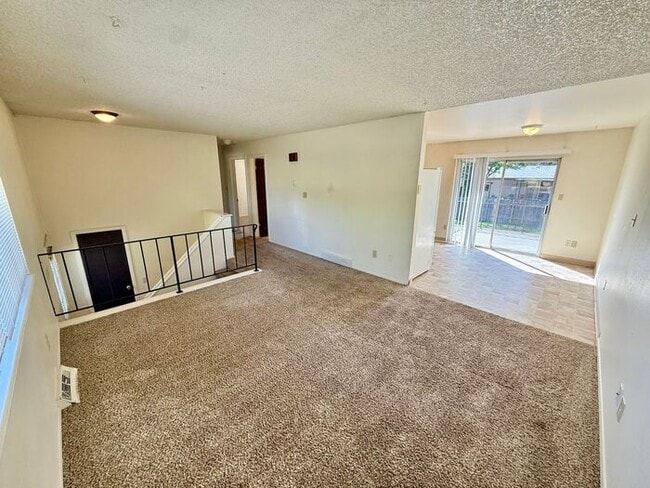 Building Photo - 6 MONTH LEASE SPECIAL! 4 Bed, 2 Bath Single Family Home near City Park!