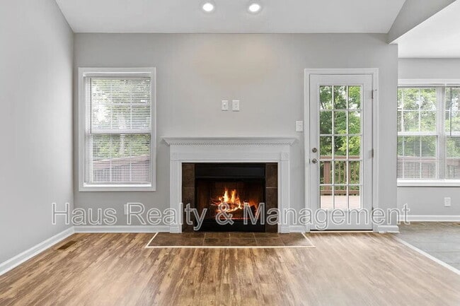 Building Photo - 3136 Brook Hill Dr