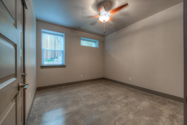 Building Photo - 3110 Grandview St