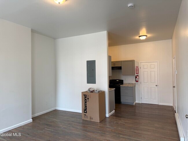 Building Photo - 346 Madison Ave