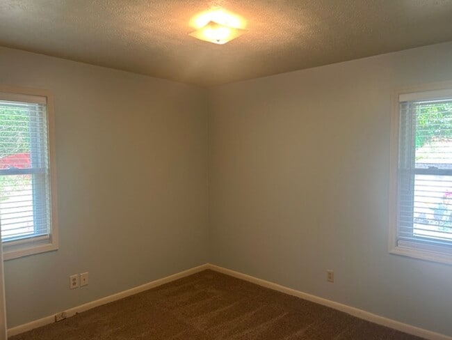 Building Photo - HAP/Section 8 Qualified!