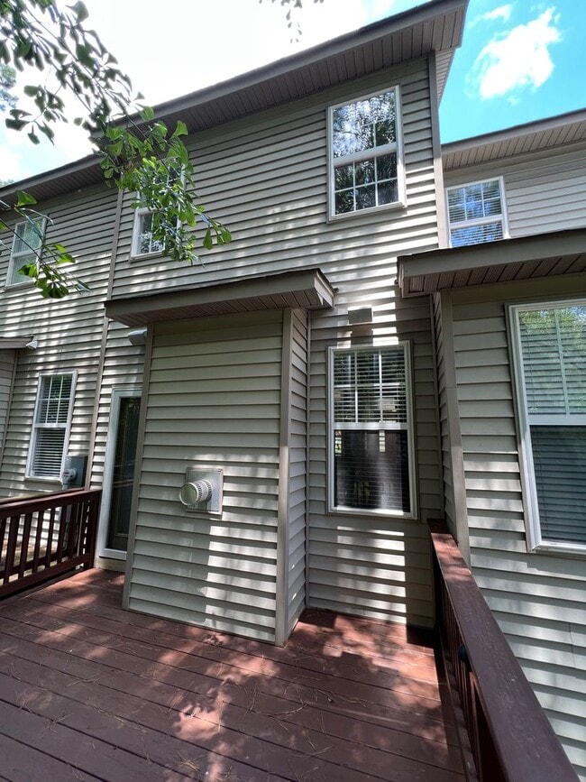 Building Photo - Gorgeous 3 Bed 2.5 Bath Home in Fayetteville