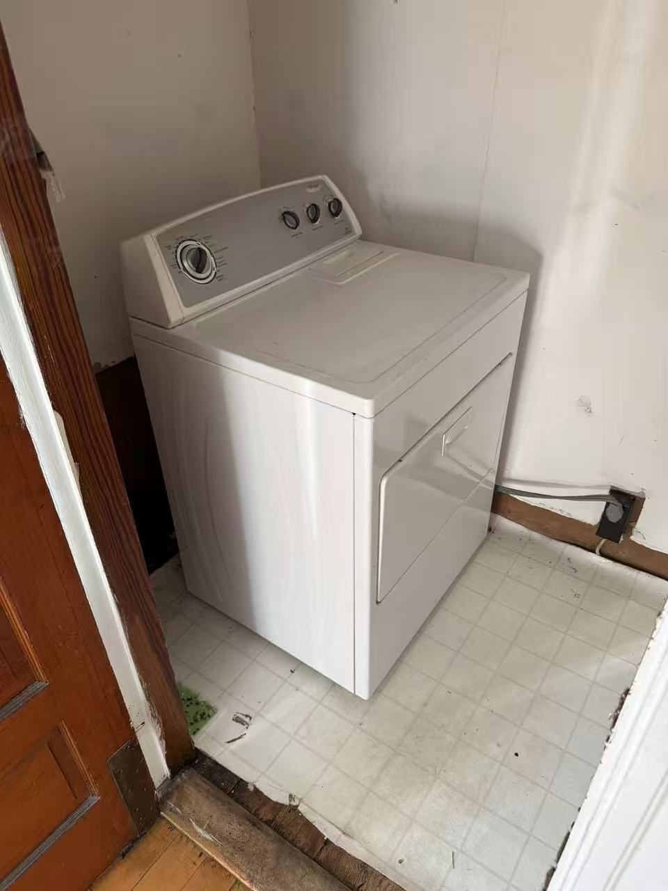 Building Photo - 84 Florence St