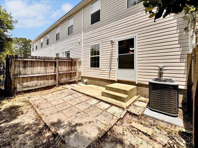 Building Photo - Charming Fort Walton Beach Townhome - Move-In Ready!