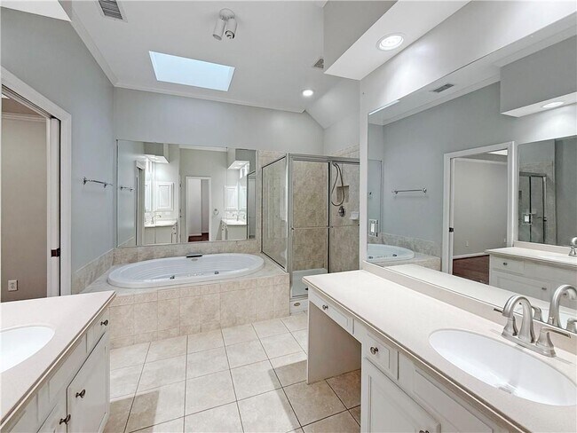 Building Photo - 5910 Westcroft Ln