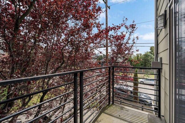 Building Photo - 1220 E Columbia St