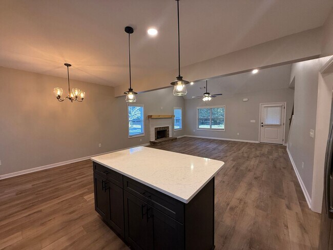 Building Photo - Spacious East Athens 4BR / 3.5BA Home with...