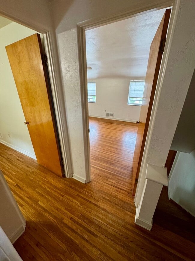 Building Photo - Charming 2 Bed 1 Bath in Beechview!