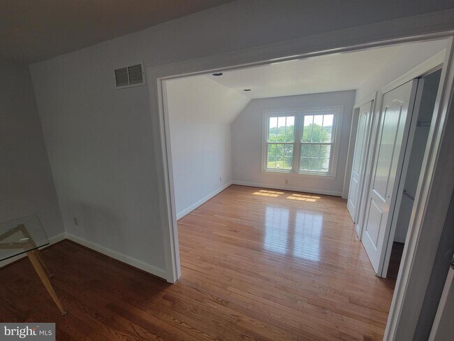 Building Photo - 12 Foxview Cir