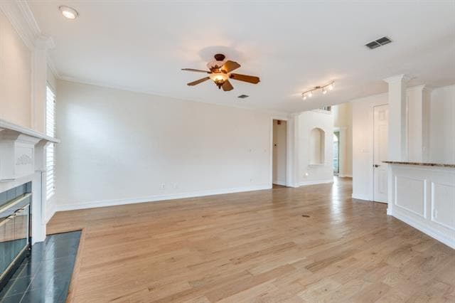 Building Photo - 702 E Peninsula Dr