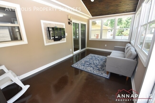 Building Photo - 700 Mt Alban Dr