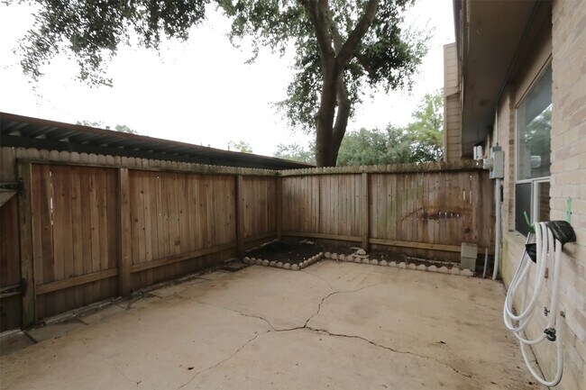 Building Photo - 6430 Kentwick Dr