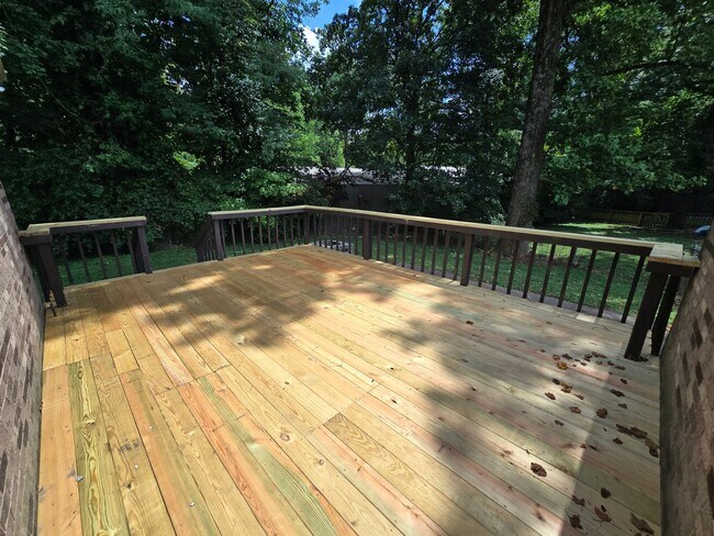 Building Photo - Brick Ranch in the heart of Jeffersontown! Featuring hardwood styled floors, 3 Bedrooms, 1.5 Bath...