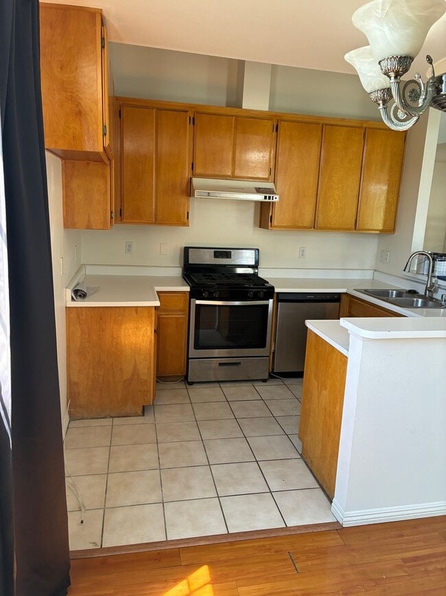 Building Photo - 607Ynez