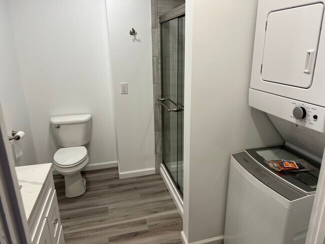 Large bath with washer and dryer. - 58 Albany St
