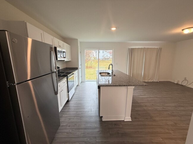 Building Photo - Modern 3-Bedroom Home with 1.5 Baths