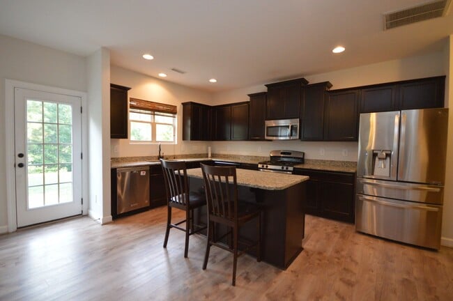 Building Photo - 204 Station Dr