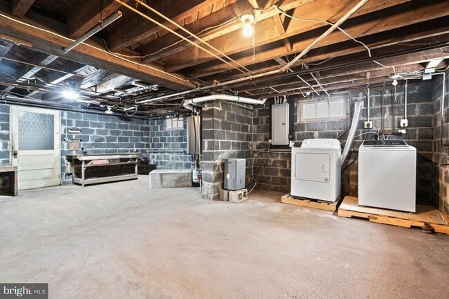 Building Photo - 170 Iron Hill Rd