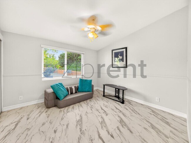 Building Photo - 20520 Rhoda St