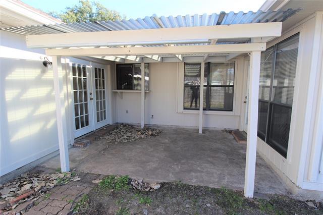 Building Photo - 2309 Lakeshore Ln