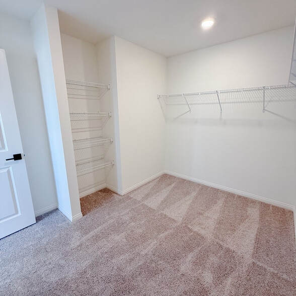 Building Photo - 7061 Cottage Vis Ave