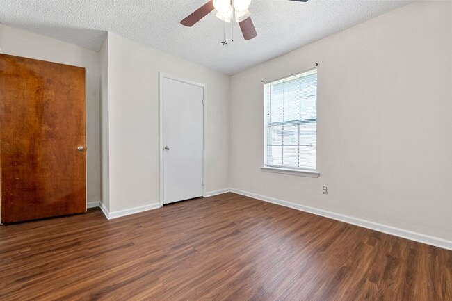 Building Photo - 3/2 Sherwood