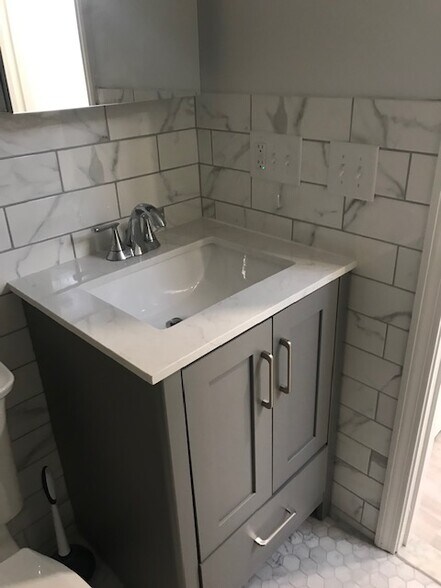 Building Photo - 205 Great Rd