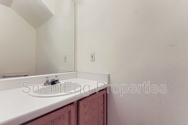 Building Photo - 924 Melted Candle Cove