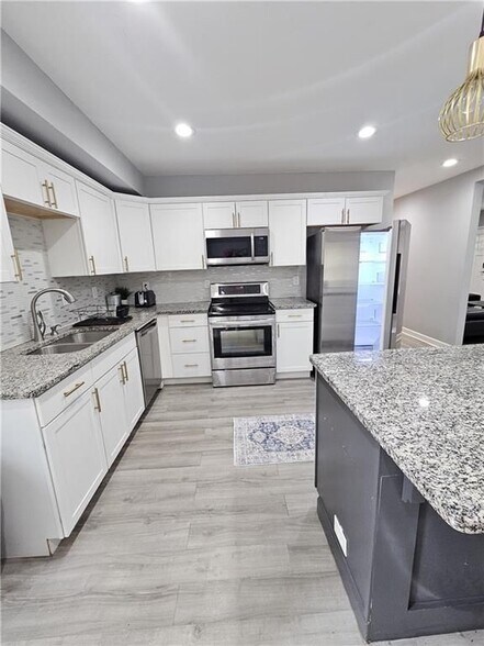 Building Photo - 2138 Donald Lee Hollowell Pkwy NW