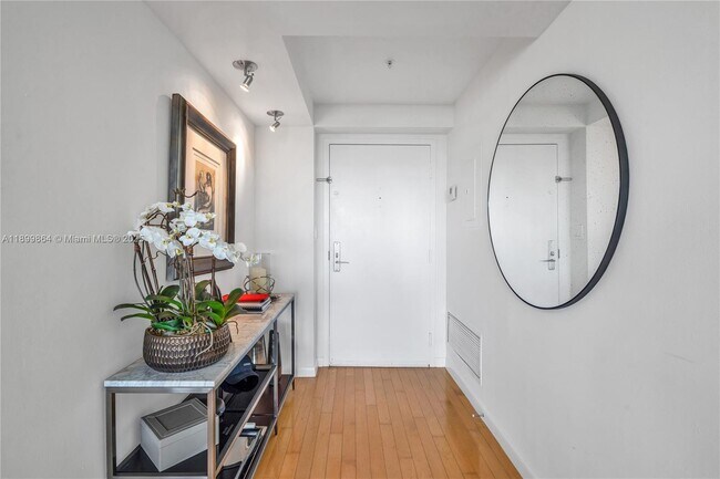 Building Photo - 1900 Sunset Harbour Dr