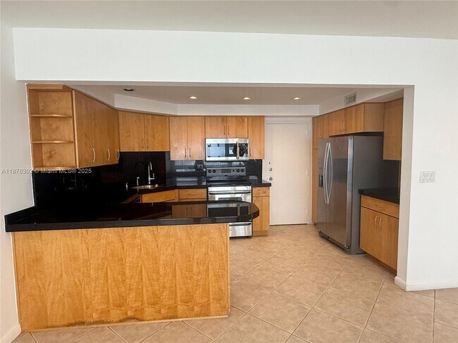 Building Photo - 1408 Brickell Bay Dr