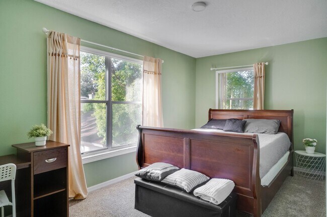 Building Photo - FOR RENT!!! STUNNING AND SPACIOUS SINGLE FAMILY HOME WITH LAKE VIEW...