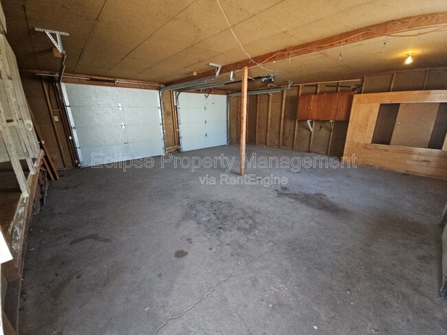 Building Photo - 427 Madison St