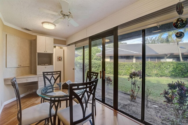 Building Photo - 5051 Pine Dr