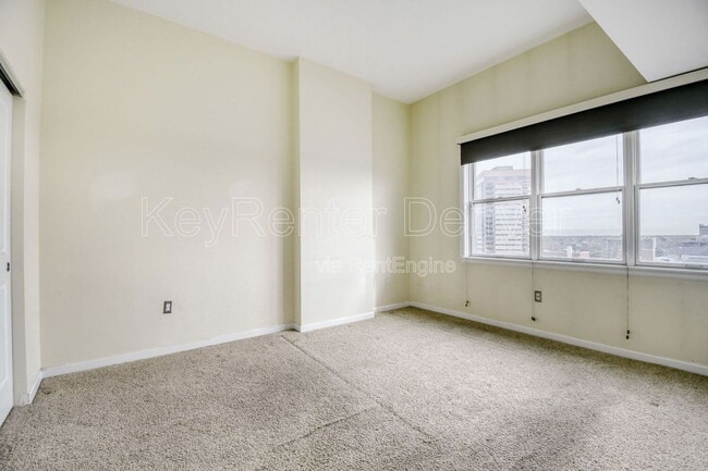 Building Photo - 1950 Logan St