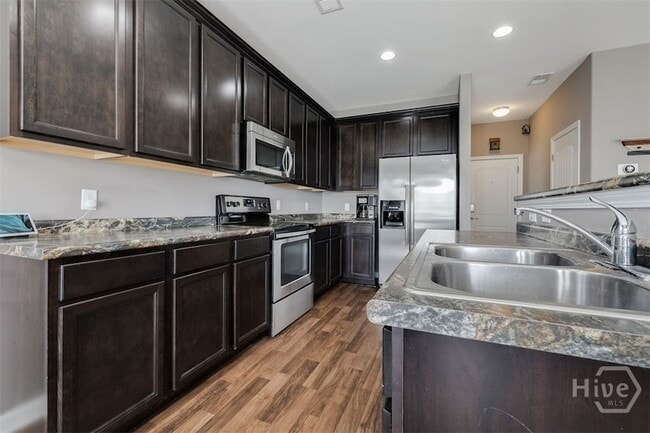 Building Photo - 285 Willow Point Cir