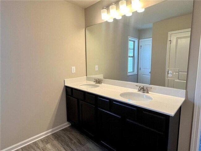 Building Photo - 114 Auburn Xing Wy