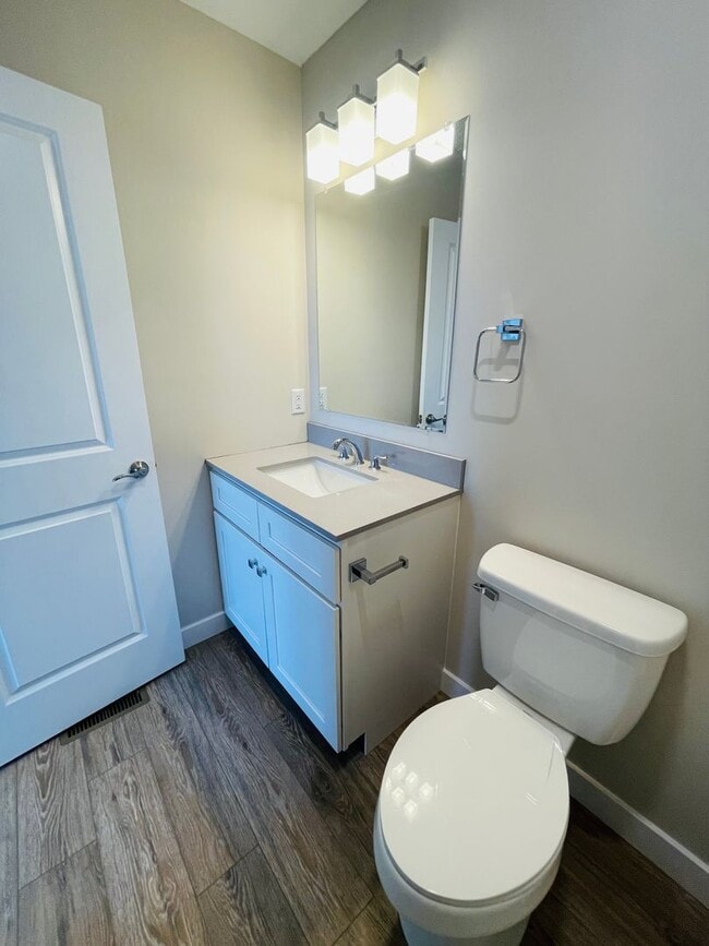 Building Photo - Modern Downtown Townhouse for Rent
