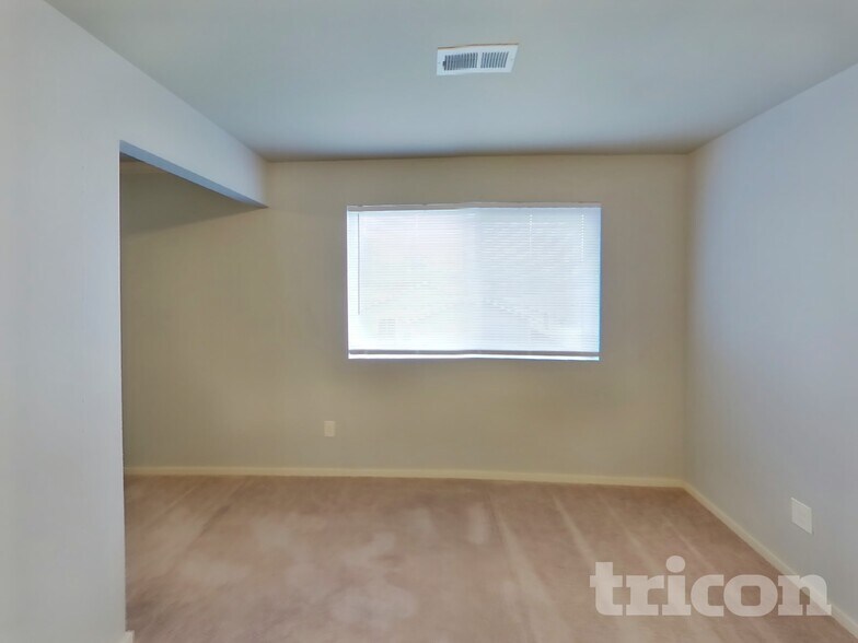 Building Photo - 730 205th St Ct E