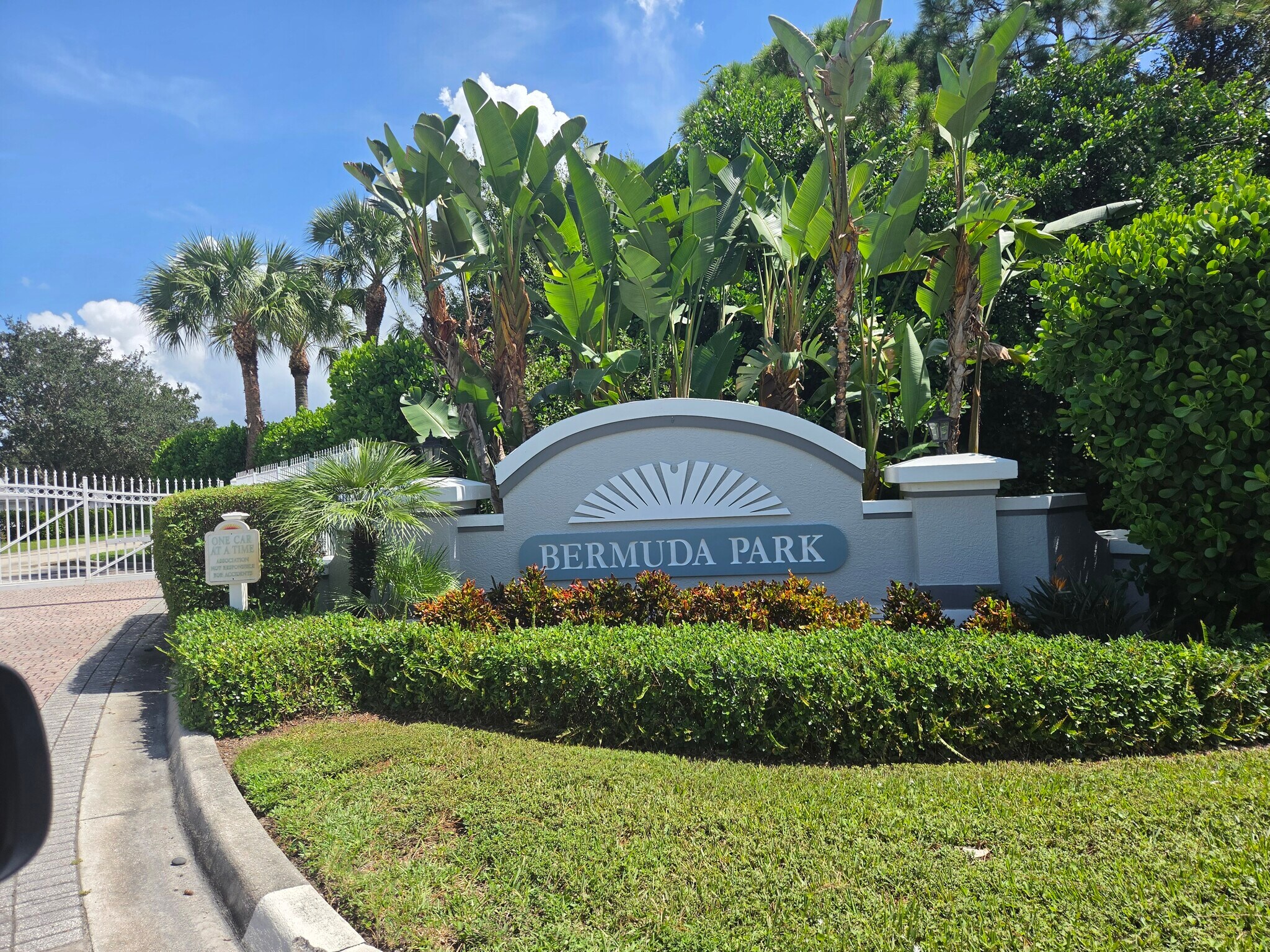 Entry - 25727 Lake Amelia Way