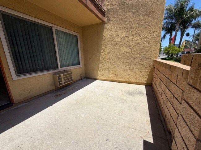 Building Photo - 1541 E Quincy Ave