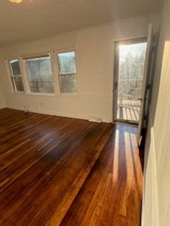 Building Photo - 505 Royal Manor Rd