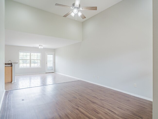 Building Photo - 3304 SW Deerfield Blvd