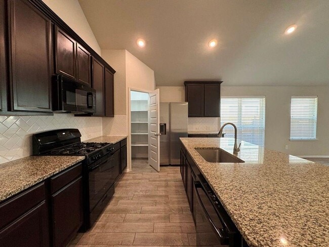 Building Photo - 295 Rimrock Ct