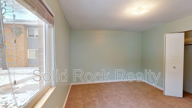 Building Photo - 1708 Sawyer Way