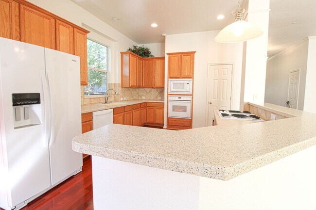 Building Photo - 121 Antler Cir