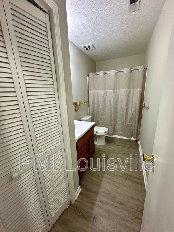 Building Photo - 1440 Seelbach Ave