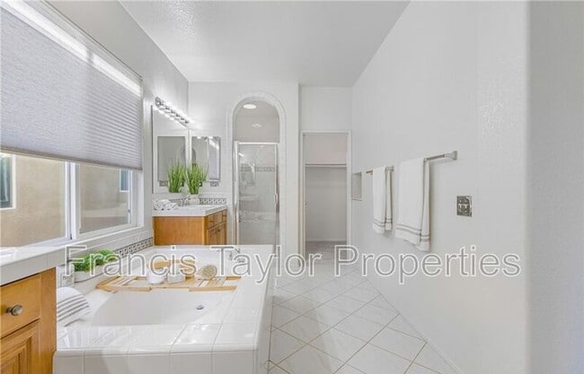 Building Photo - 33422 Scarborough Ln