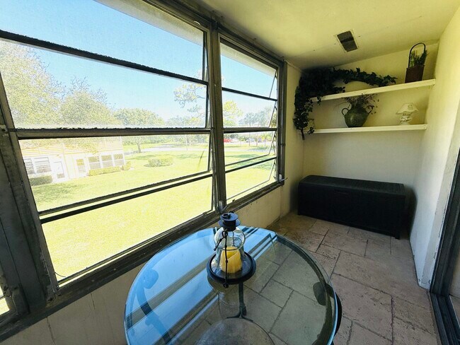 Building Photo - 159 Sussex H