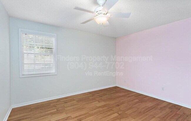 Building Photo - 3386 Chrysler Dr